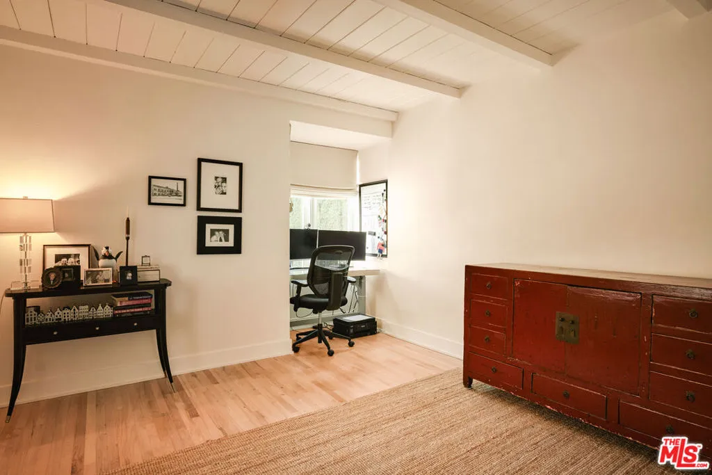 651 S Bundy Drive, Los Angeles, California 90049 home-pic-23